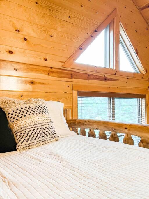 Indoor Heated Pool Hot Tub Cabin سيفيرفيل المظهر الخارجي الصورة