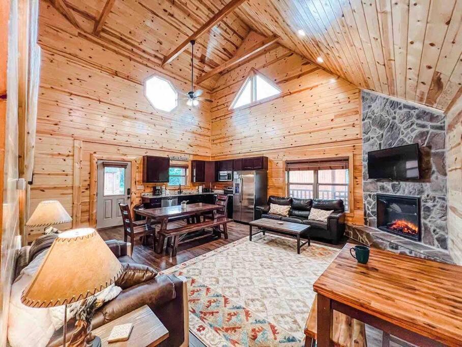 Indoor Heated Pool Hot Tub Cabin سيفيرفيل المظهر الخارجي الصورة
