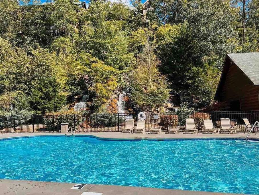 Indoor Heated Pool Hot Tub Cabin سيفيرفيل المظهر الخارجي الصورة