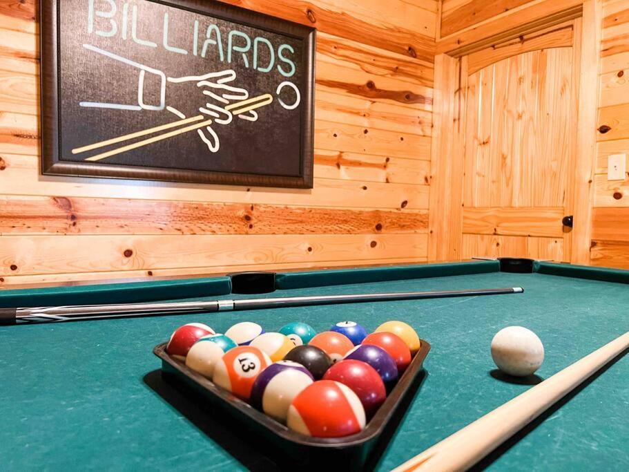 Indoor Heated Pool Hot Tub Cabin سيفيرفيل المظهر الخارجي الصورة