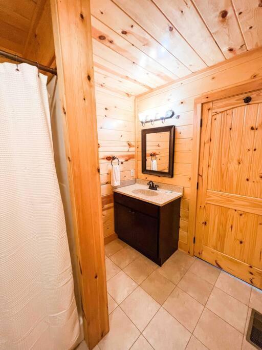 Indoor Heated Pool Hot Tub Cabin سيفيرفيل المظهر الخارجي الصورة