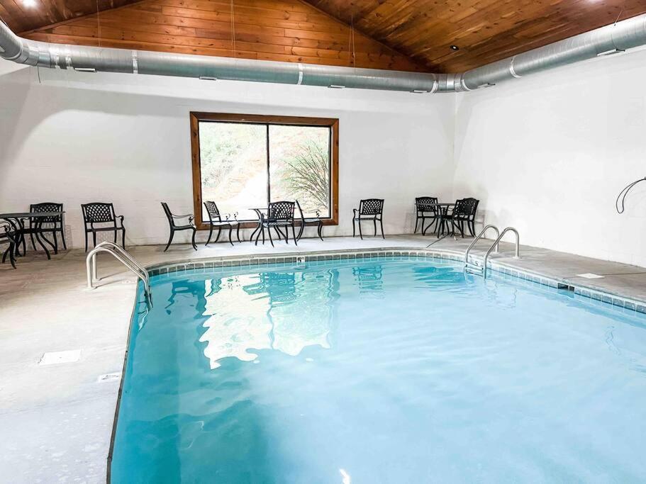Indoor Heated Pool Hot Tub Cabin سيفيرفيل المظهر الخارجي الصورة